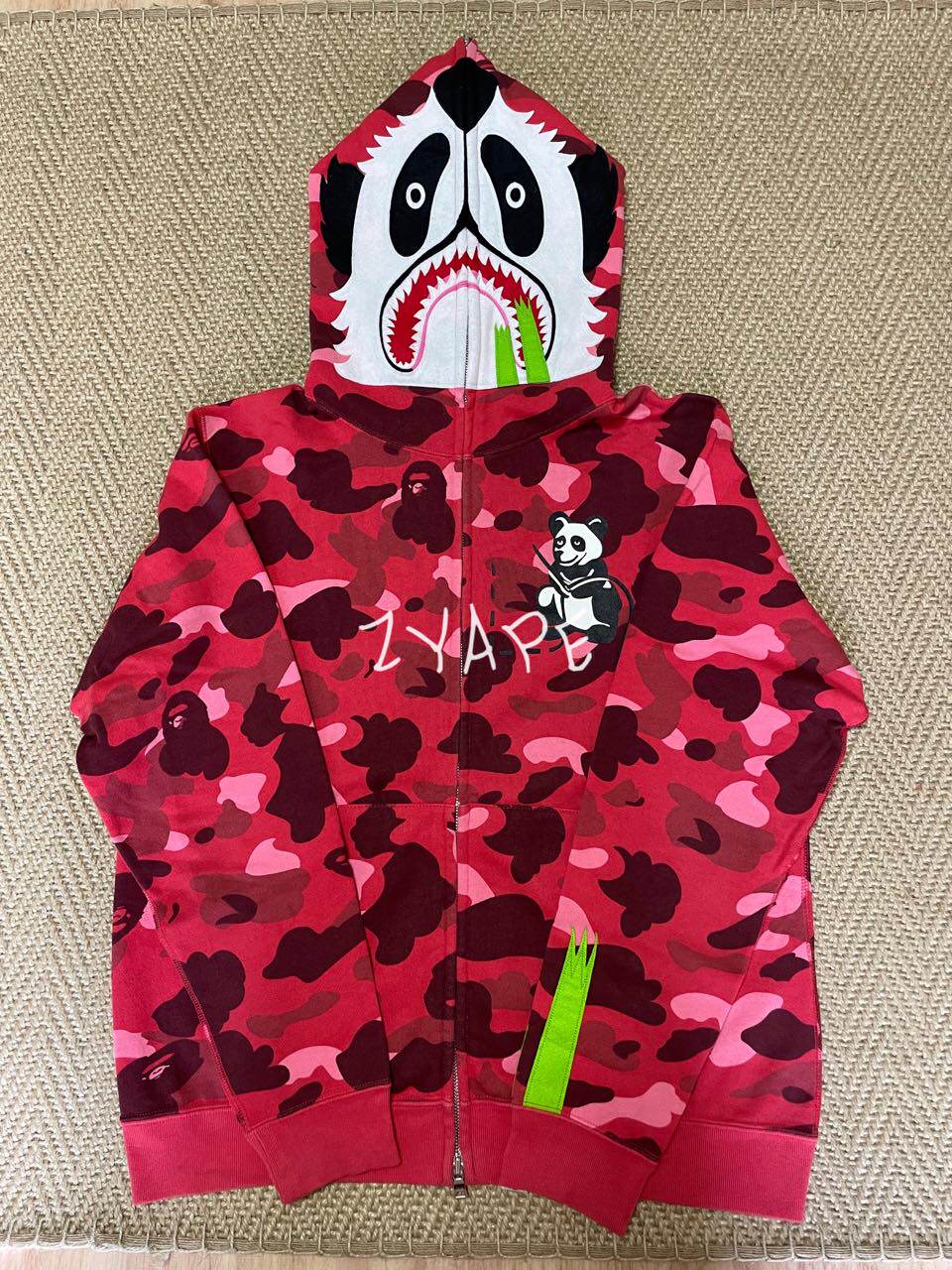 BAPE15周年限定红迷彩熊猫卫衣
