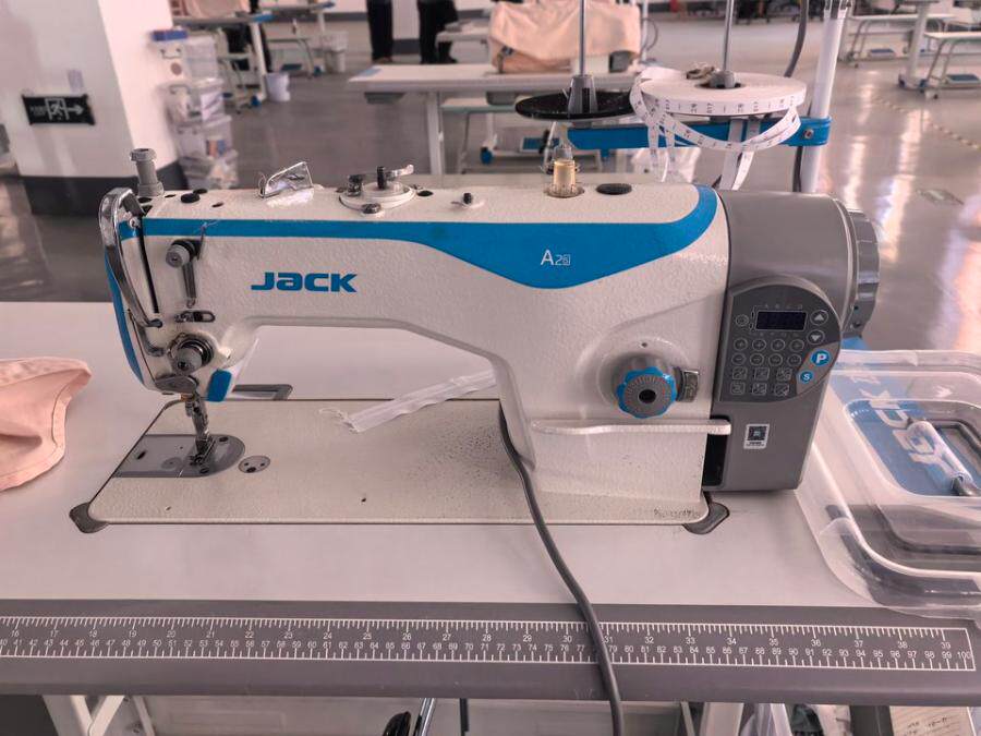 3月27日伊犁哈萨克自治州某公司内设备（缝纫机、电脑高速绗缝机）及桌子一批网络拍卖公告