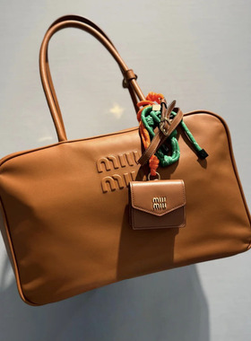 高档现货 缪M字母小方包挂件新款绳子棕色牛皮挂饰耳机包包挂项链