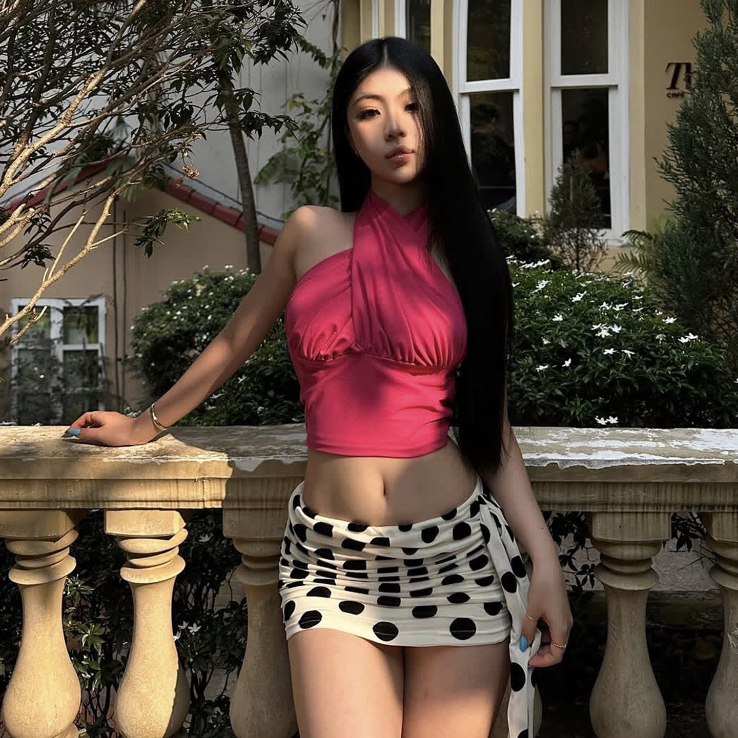 KLIOU 加州辣妹风玫红交叉挂脖背心飘带波点显瘦包臀半身裙两件套