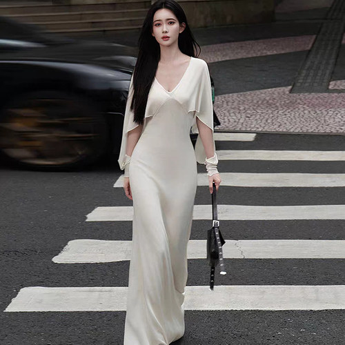 KLIOU 孟子义同款纯欲白月光简约V领连衣裙女气质显瘦百搭长裙潮