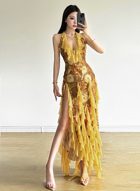 KLIOU 辣妹风黄金印花V领挂脖连衣裙女荷叶边拼接开叉显瘦中长裙