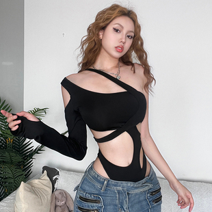 KLIOU 多镂空斜领T恤女设计感露腰显瘦打底连体衣 拽酷辣妹风个性