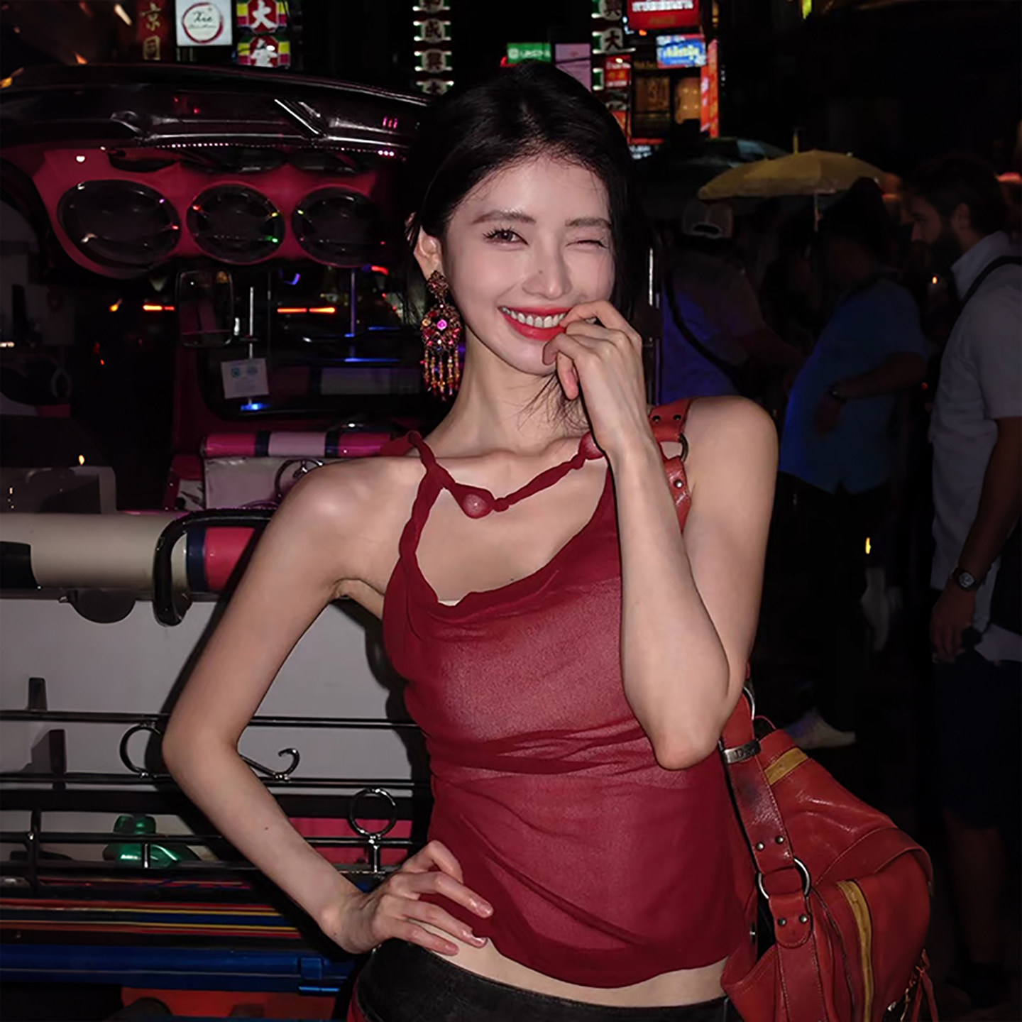KLIOU 方圆同款热辣性感红色吊带背心女时尚个性显瘦修身百搭上衣图片