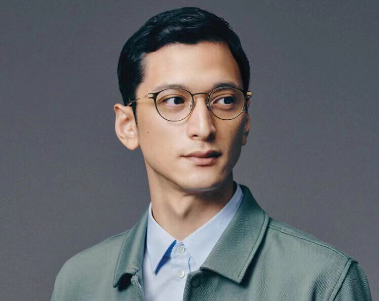 日本999.9 眼镜品牌男女款眼镜框纯钛超轻款逆R纯钛弹性铰链推荐