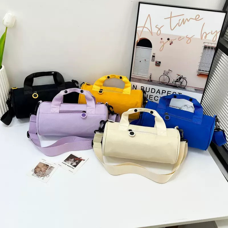 斜挎帆布包圆筒运动旅行包防水牛津布大容量手提旅行袋时尚休闲手