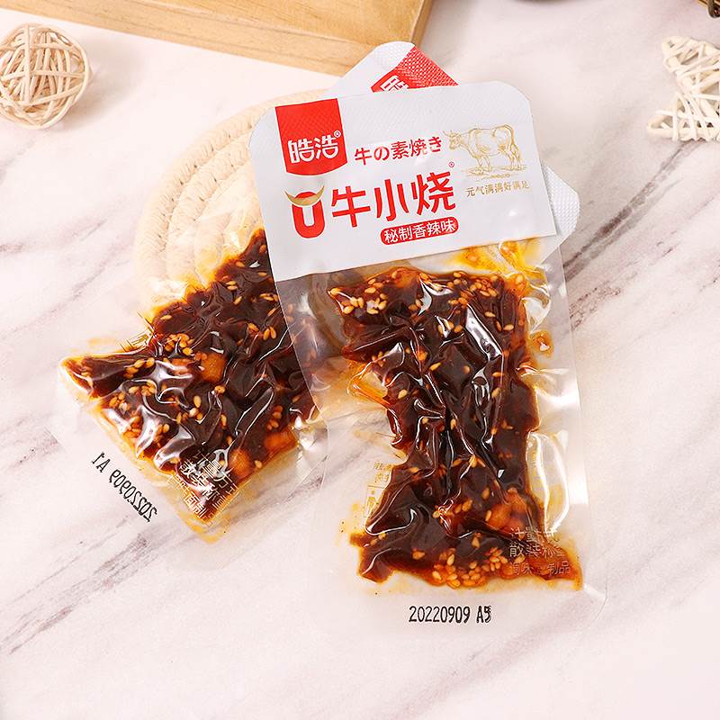 新款 皓浩牛小烧素牛肉粒麻辣素肉零食小吃休闲网红怀旧辣条儿时