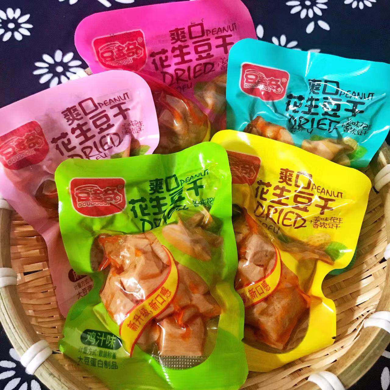 新款 爽口花生豆干1000g小包装干多口味零食麻辣小吃混装豆腐干5