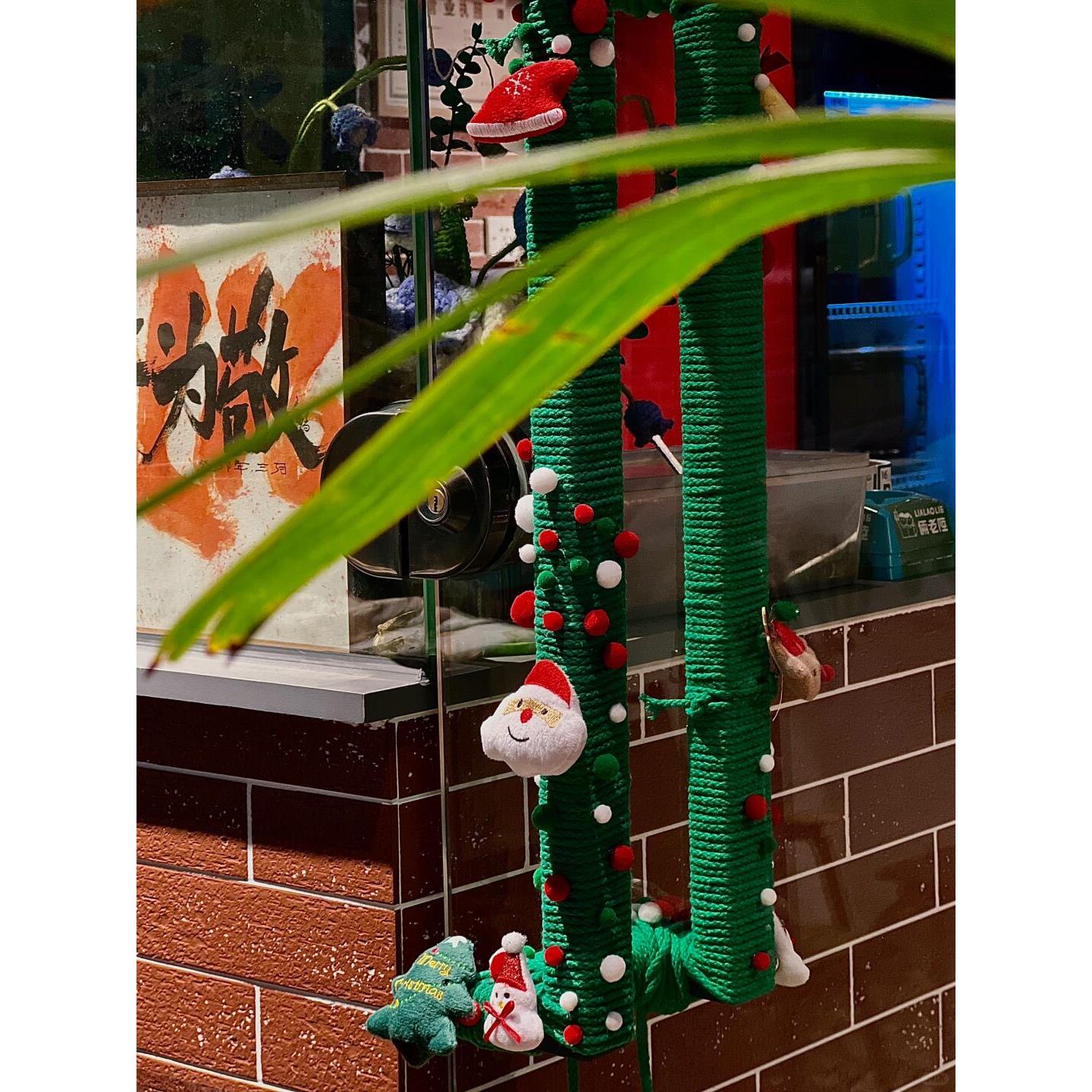 圣诞装饰店铺门把手开门装扮节日场景布置圣诞氛围感餐厅咖啡店