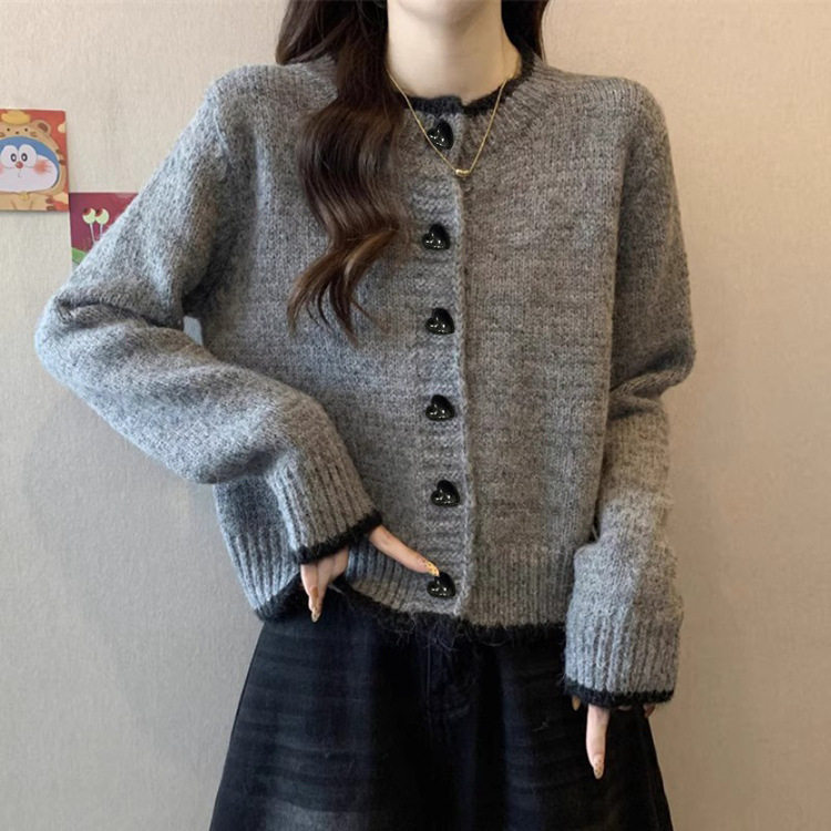 2026春秋新款毛衣外套女设计感拼色爱心纽扣针织开衫短款长袖上衣