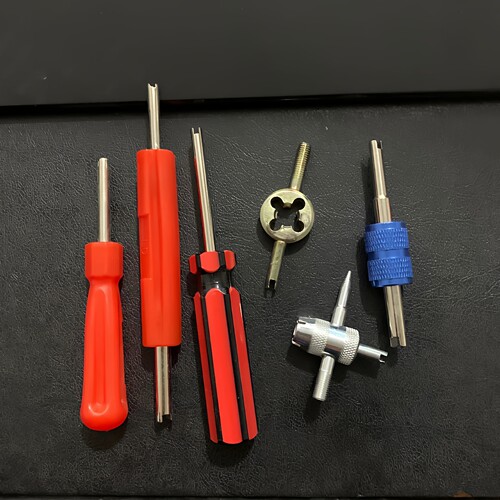 汽车轮胎放气神器便携式自行车气门芯扳手钥匙汽车空调轮胎放气针