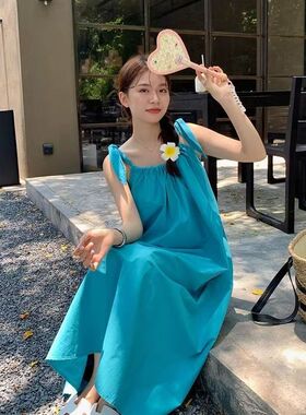 2025年新度假风系带吊带连衣裙女夏季宽松显瘦A字裙蓝色中长裙子