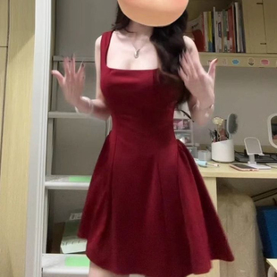 2025新款韩系氛围感红色吊带连衣裙子女夏小个子气质辣妹收腰短裙