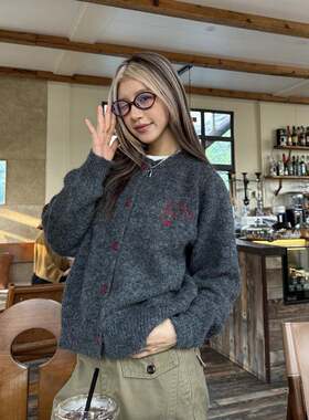 川川也美式复古慵懒风针织毛衣开衫女秋季新款纽扣圆领外套2024潮