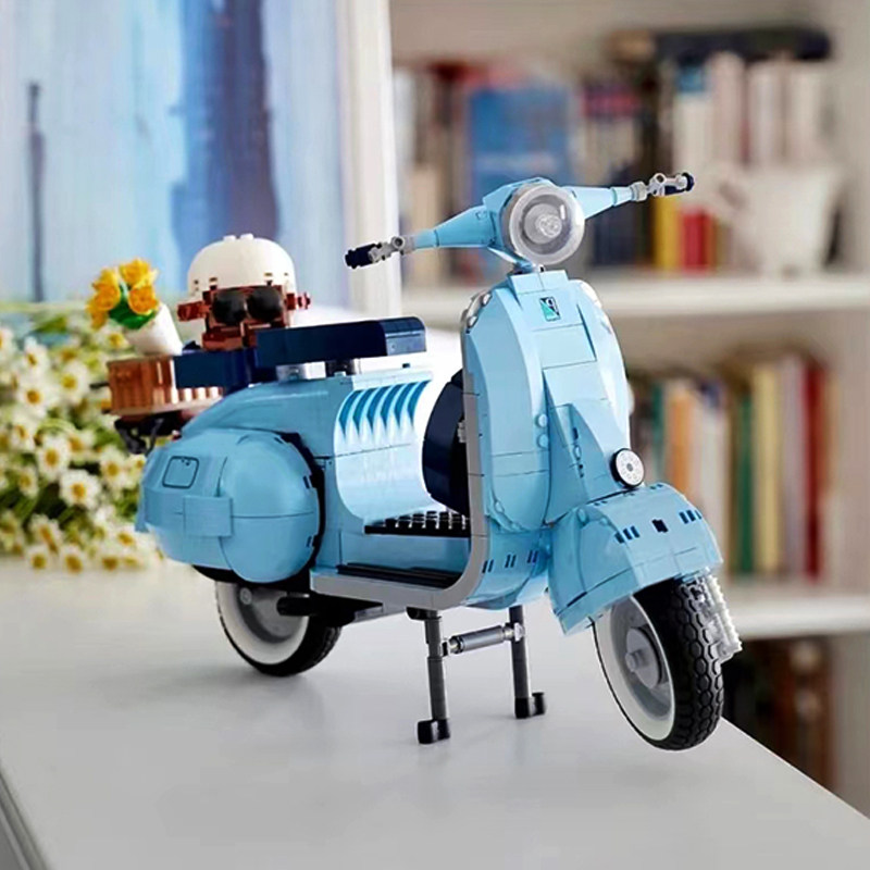 拼图拼搭Vespa韦士柏摩托车复古小绵羊女孩拼装玩具中国积木10298