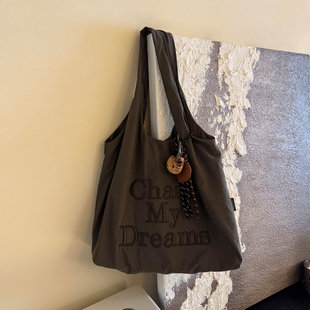 灰色大容量刺绣单肩帆布包2025新款时尚百搭腋下包包女学生托特包