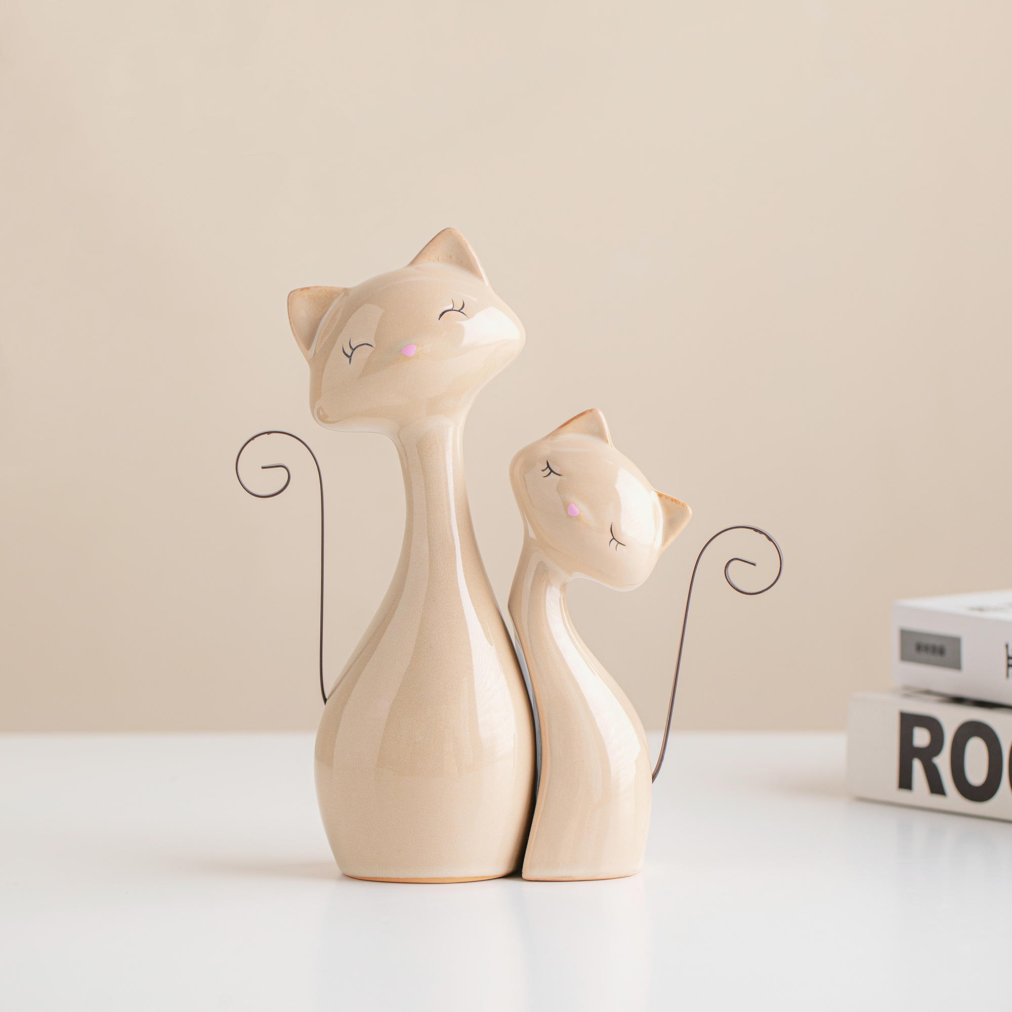 北欧极简米色陶瓷小猫景德镇工艺品治愈桌面摆件客厅书房装饰礼物