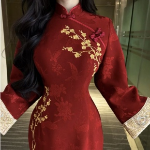 鹿禾 新中式高级刺绣过年红旗袍 金梅报喜倒大袖