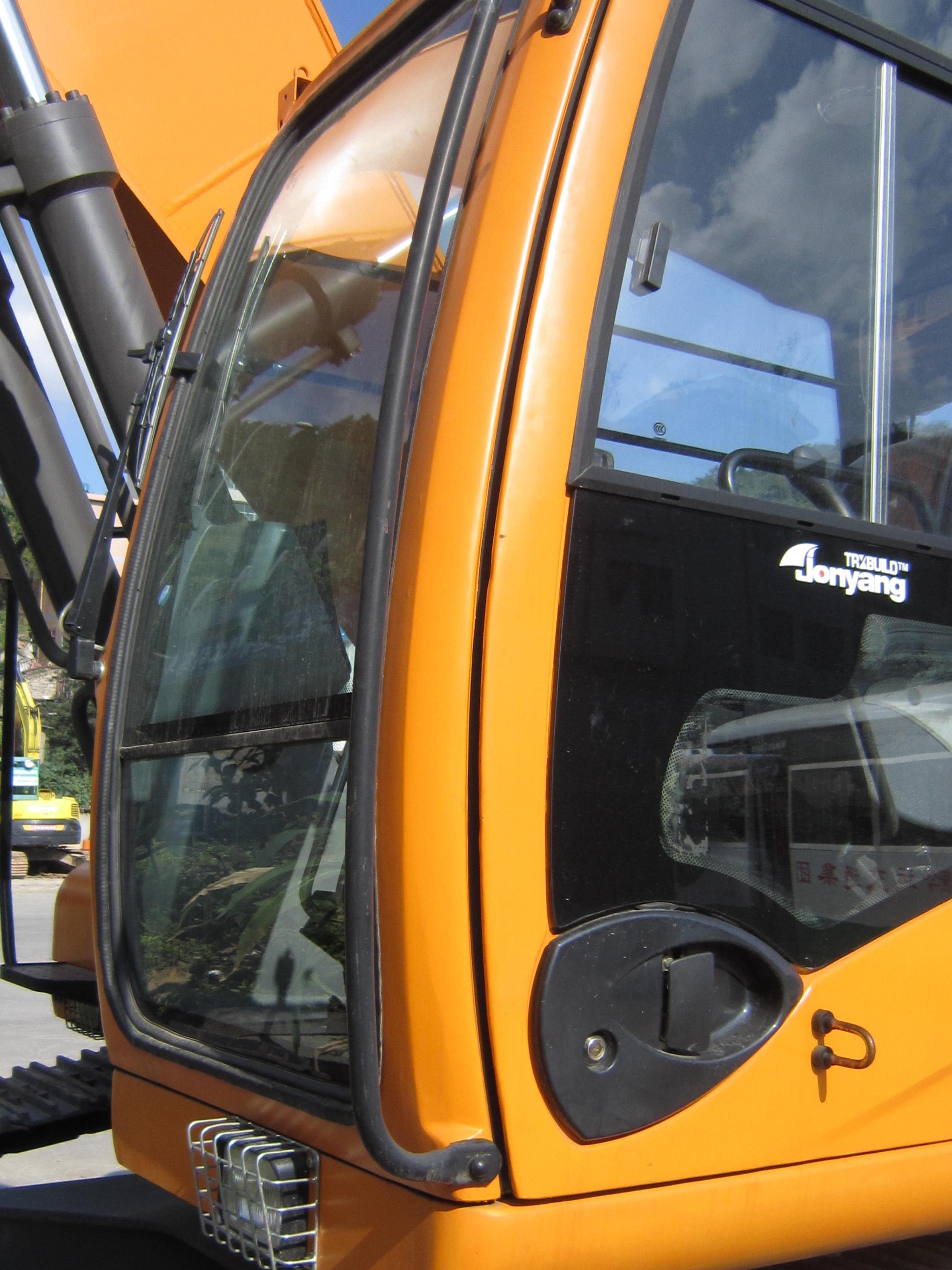 詹阳挖掘机  詹阳210e 621e前挡前下左前推左后推门上长条玻