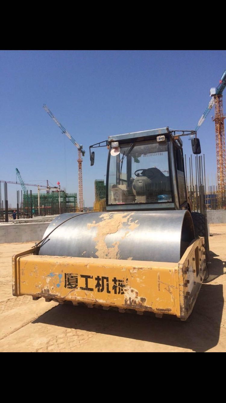 厦工三重夏工吨压路机玻璃/推拉窗框总/门锁/倒车镜/胶条/雨刮