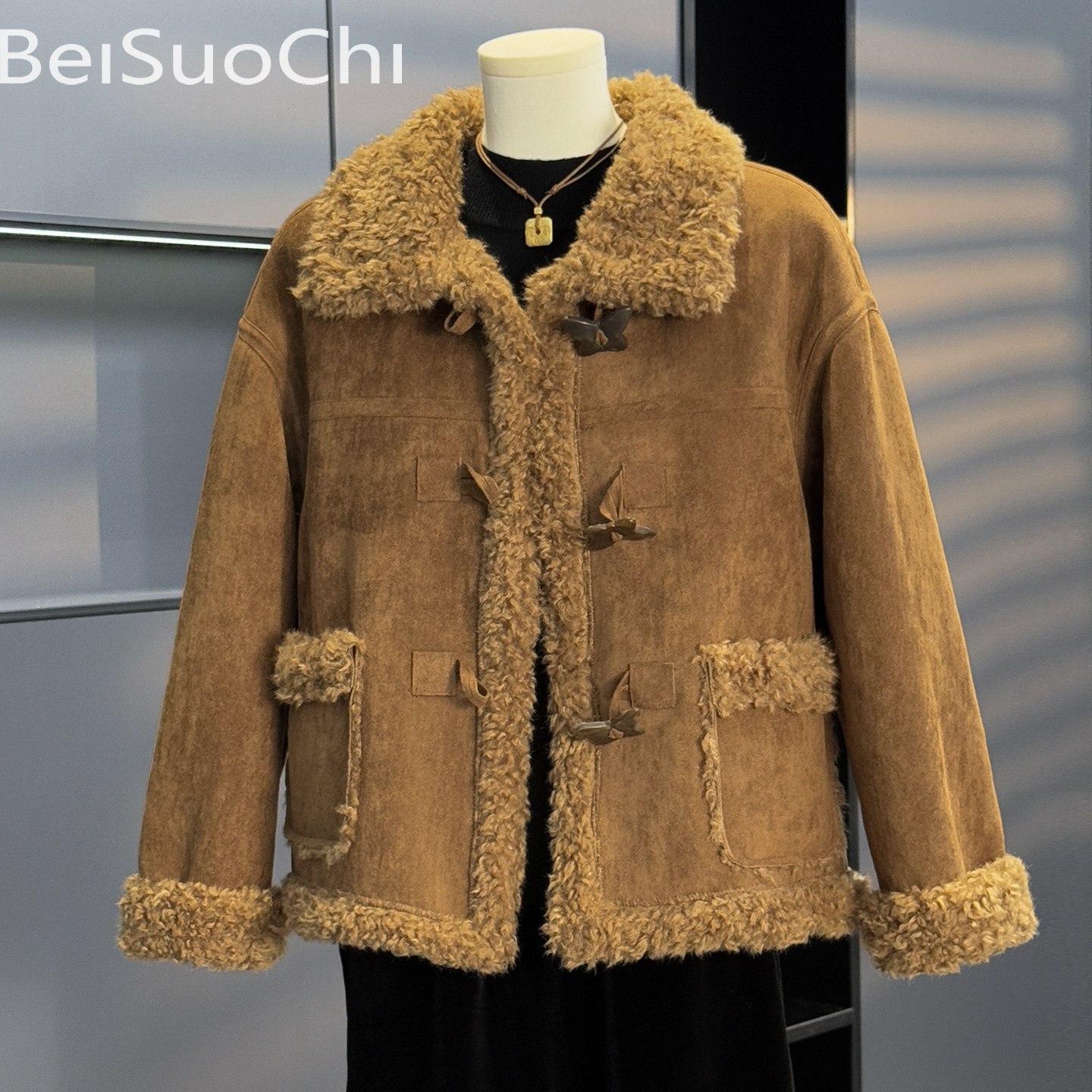 妈妈仿羊羔毛领皮毛一体外套女加绒加厚冬季新款鹿皮绒棉服时尚款