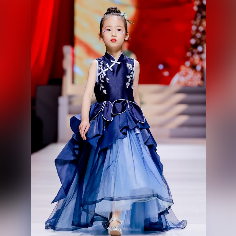 红鼓小爱女童国潮舞台走秀礼服小女孩刺绣中国风旗袍拖尾演出服春