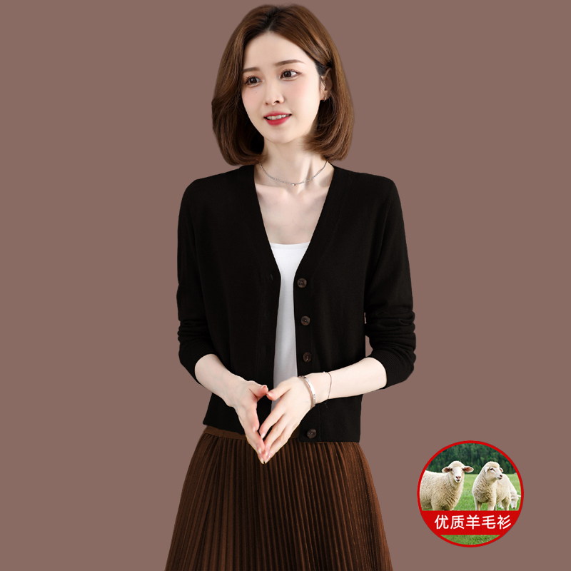 羊毛开衫薄款女春秋新款短款小个子外搭配裙子外套黑色针织衫上衣