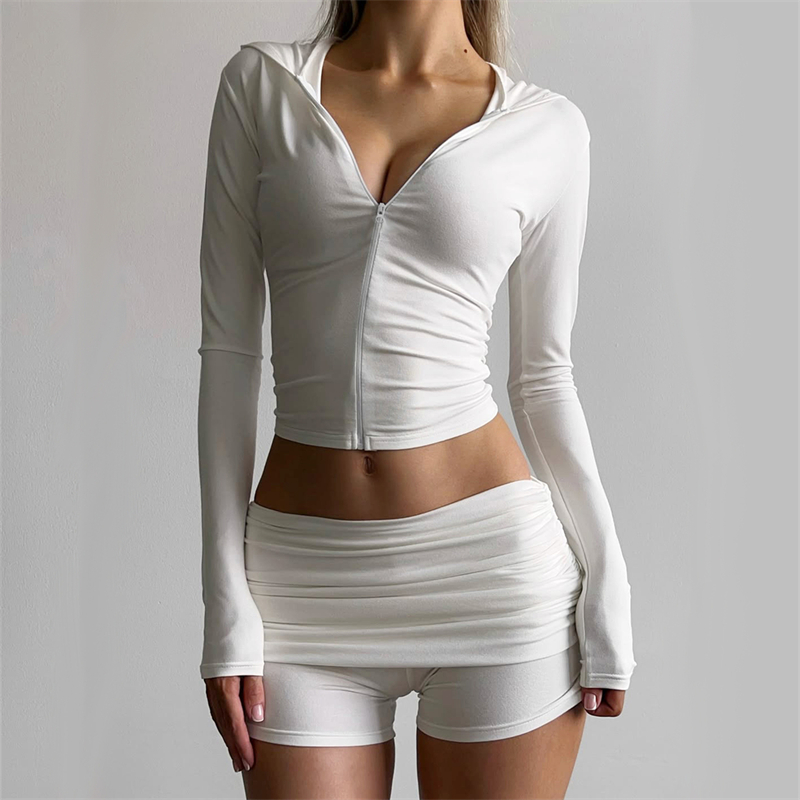 时尚连帽卫衣+缩褶短裤套装