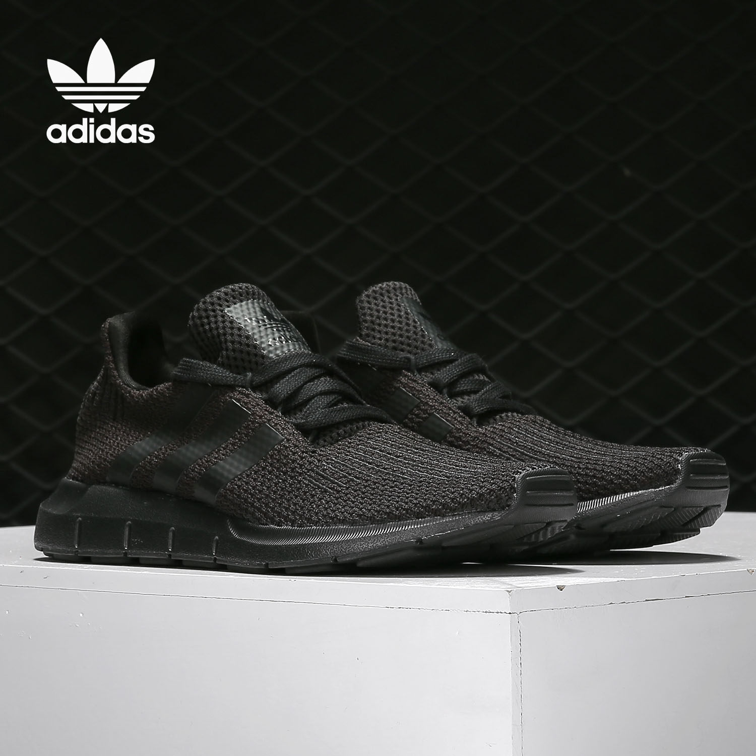 运动鞋Adidas/阿迪达斯