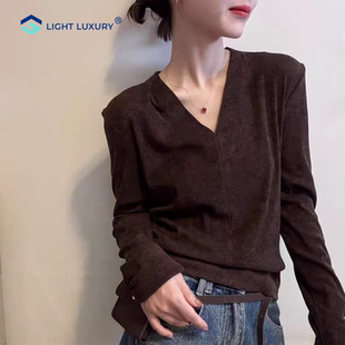 美拉德咖色V领打底衫女长袖t恤修身显瘦内搭打底衫减龄正肩上衣