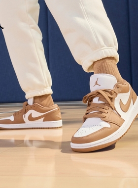 耐克乔丹女子轻便AJ1板鞋春季平底刺绣低帮运动鞋JORDAN DC0774