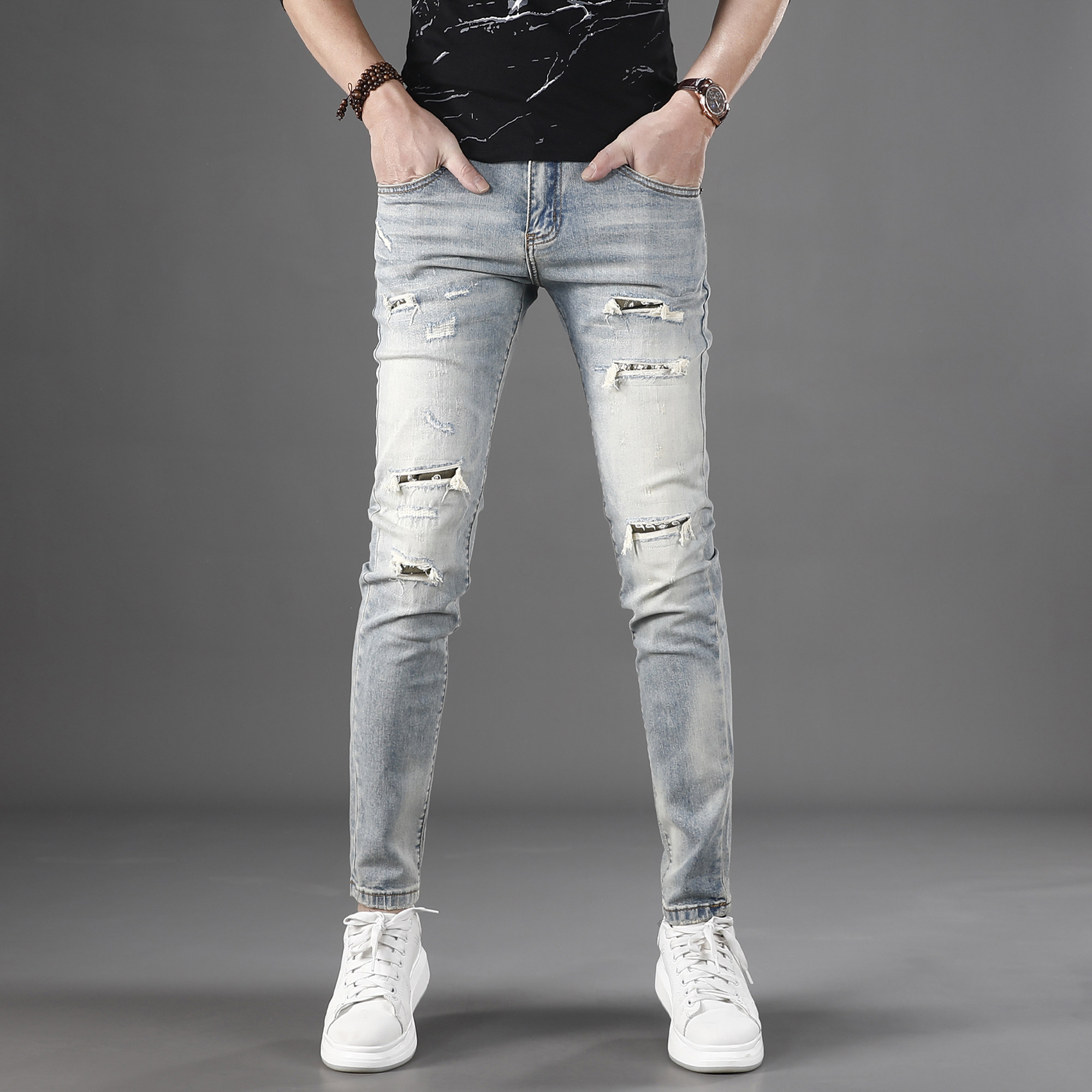 2026新款破洞贴布复古做旧浅色牛仔裤男款修身小脚裤夏季薄款长裤