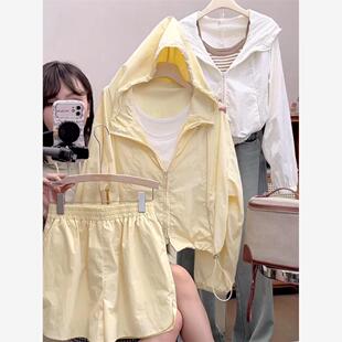 美式运动休闲连帽防晒衣冲锋衣短外套女春夏薄款空调服短裤两件套