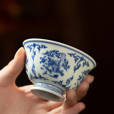 青焱亚飞青花瓷茶杯纯手工陶瓷品茗杯仿古成化香草夔龙主人杯单杯