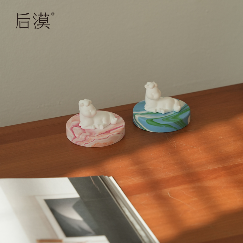 Homoo后漠原创手工设计可爱小马车载香氛摆件扩香石圣诞马年礼物