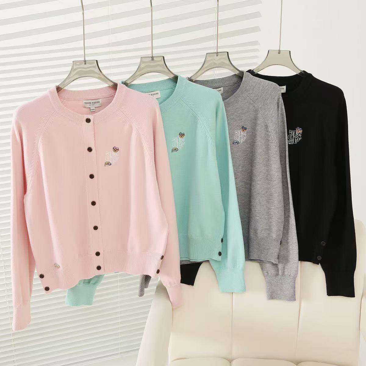 2025秋季新款学院风休闲刺绣简约针织毛衣长袖开衫女TTCK257802P