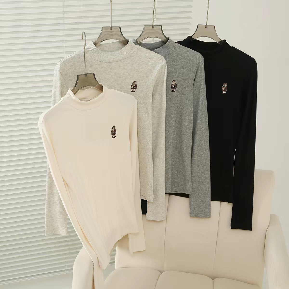 2025秋季新款女装学院风柔软舒适套头长袖T恤打底衫TTLA258901P