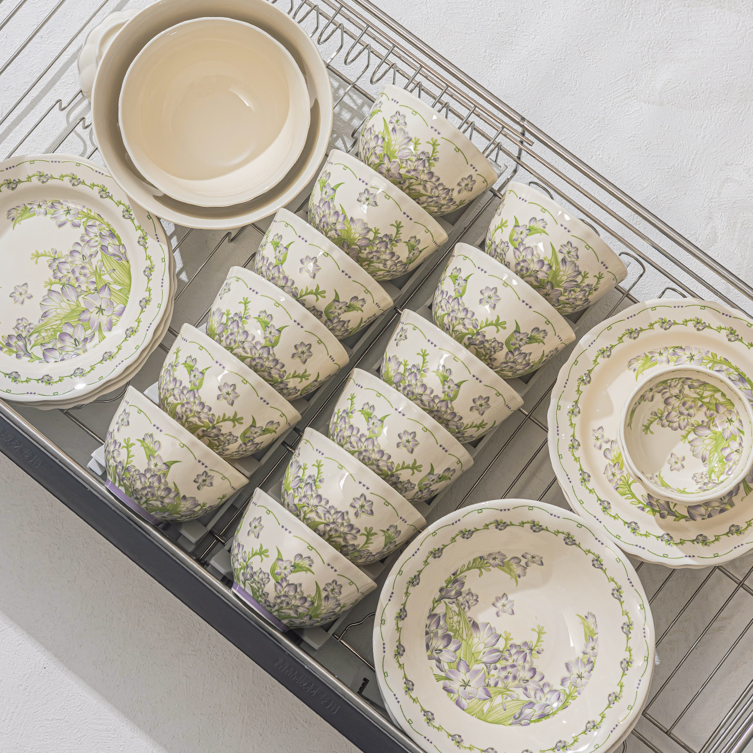 碗家用2026新款高颜值釉下彩碗盘餐具套装法式田园风陶瓷碗碟碗筷