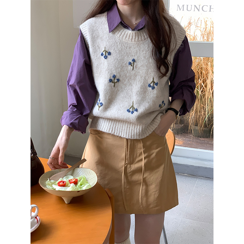 软糯刺绣小花针织马甲上衣女
