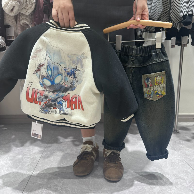 灰翅膀夹棉奥特曼秋冬新款男童印花外套奥特曼一体奥粒绒牛仔裤