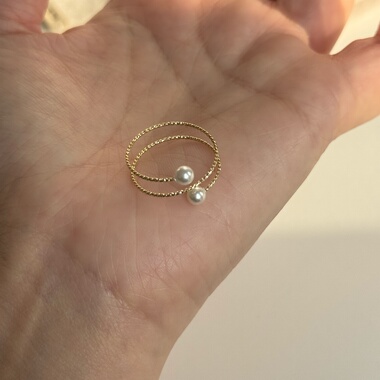极细小众设计双层施家珍珠戒指气质个性通勤叠戴指环金色开口戒女