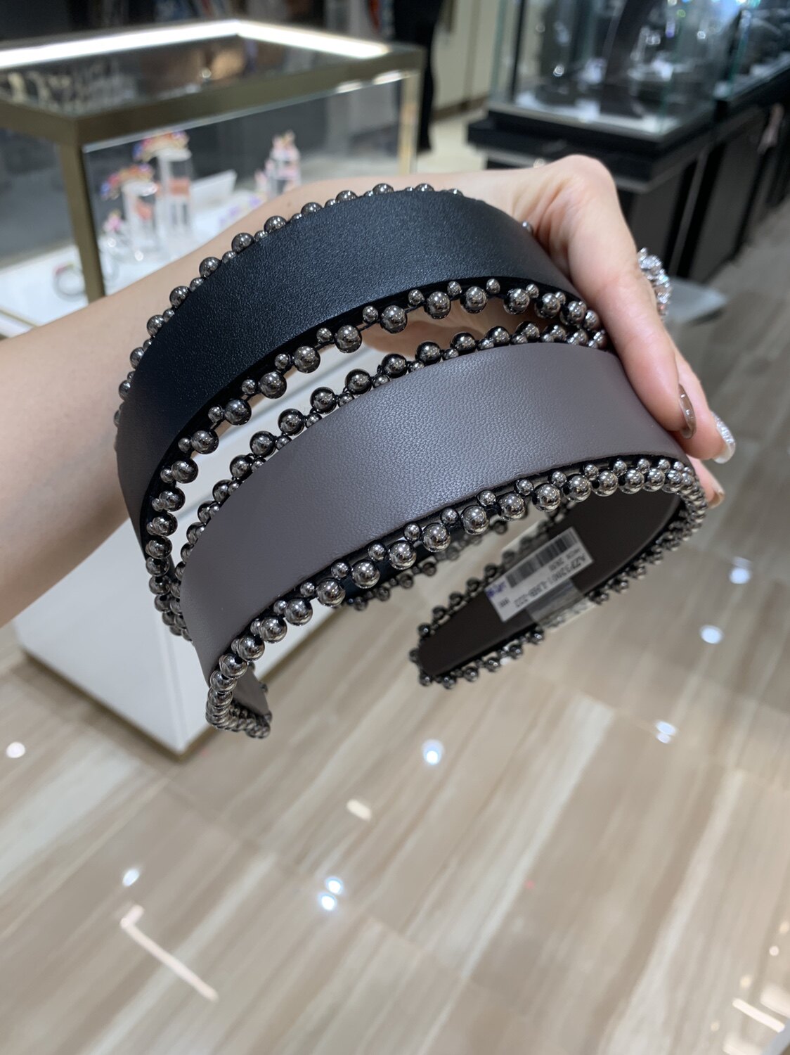 alexandrezouari亚历山大施华利发饰细腻小牛皮珍珠边发箍头箍 美