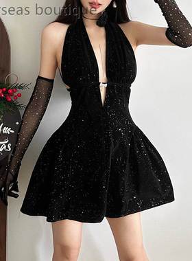 Sleeveless backless slim fit dress挂脖深领无袖露背修身连衣裙