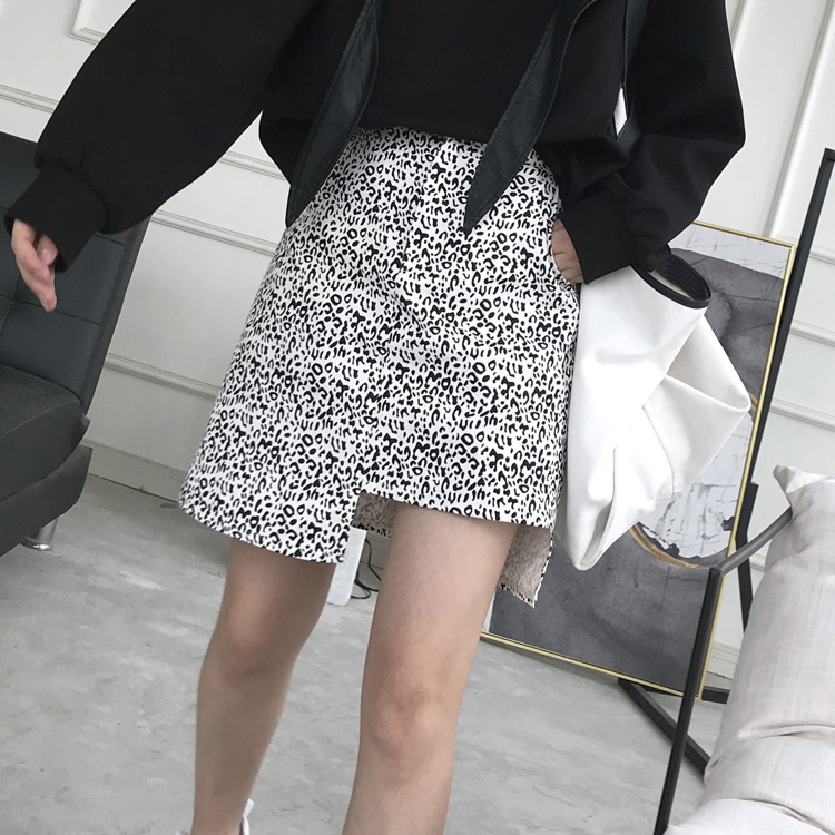独家显腿细豹纹点a字半身短裙