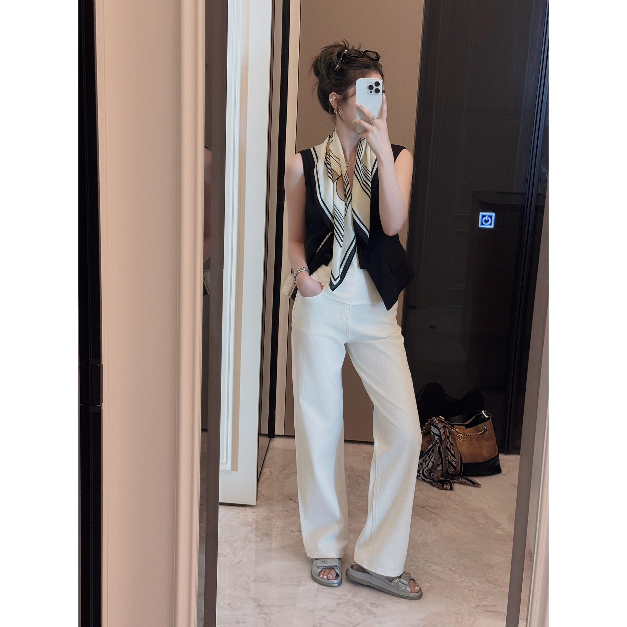 经典简约百搭窄版微阔牛仔裤