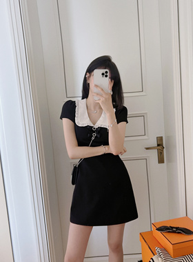 RUBBIT夏季新品气质减龄V领收腰小黑裙 精致双胸针显瘦西装连衣裙