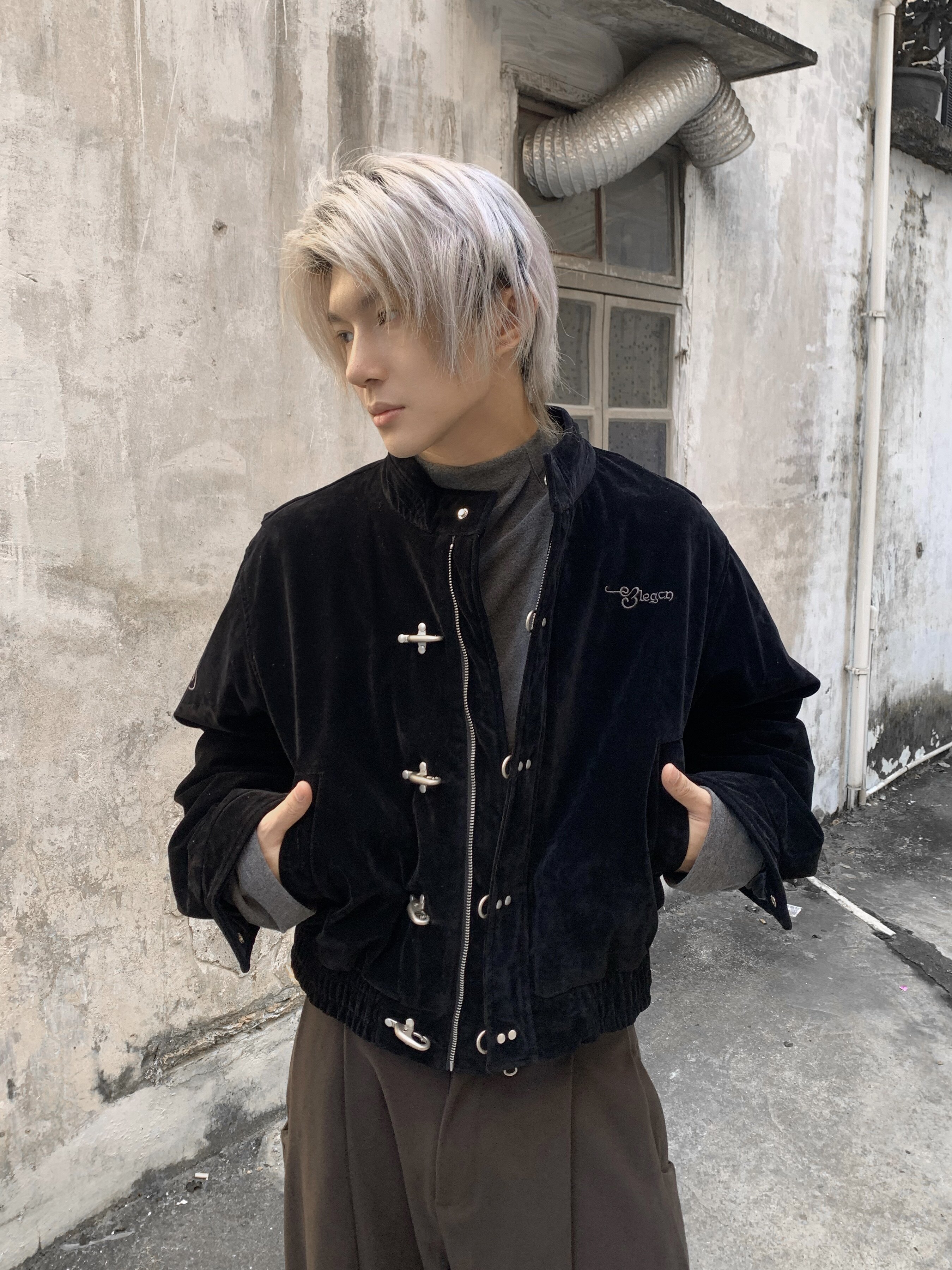 植绒铆钉立领短款加厚保暖羽绒服