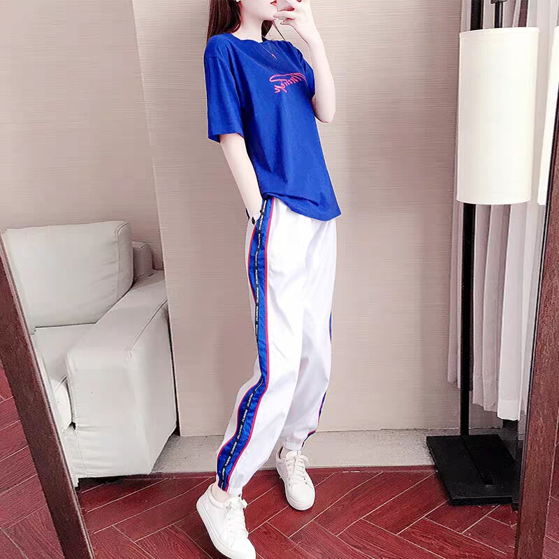 여름 여성을 위한 스포츠 및 레저 정장 새로운 스타일의 댄스 한국식 패셔너블한 하이엔드 반팔 투피스 세트로 연령 추세를 낮추는 여성용