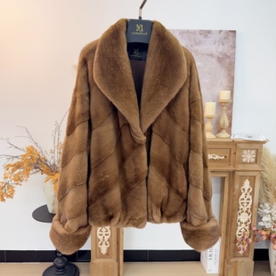 珞媄「复古鎏金」中长款斜排工艺翻领宽松水貂皮9621