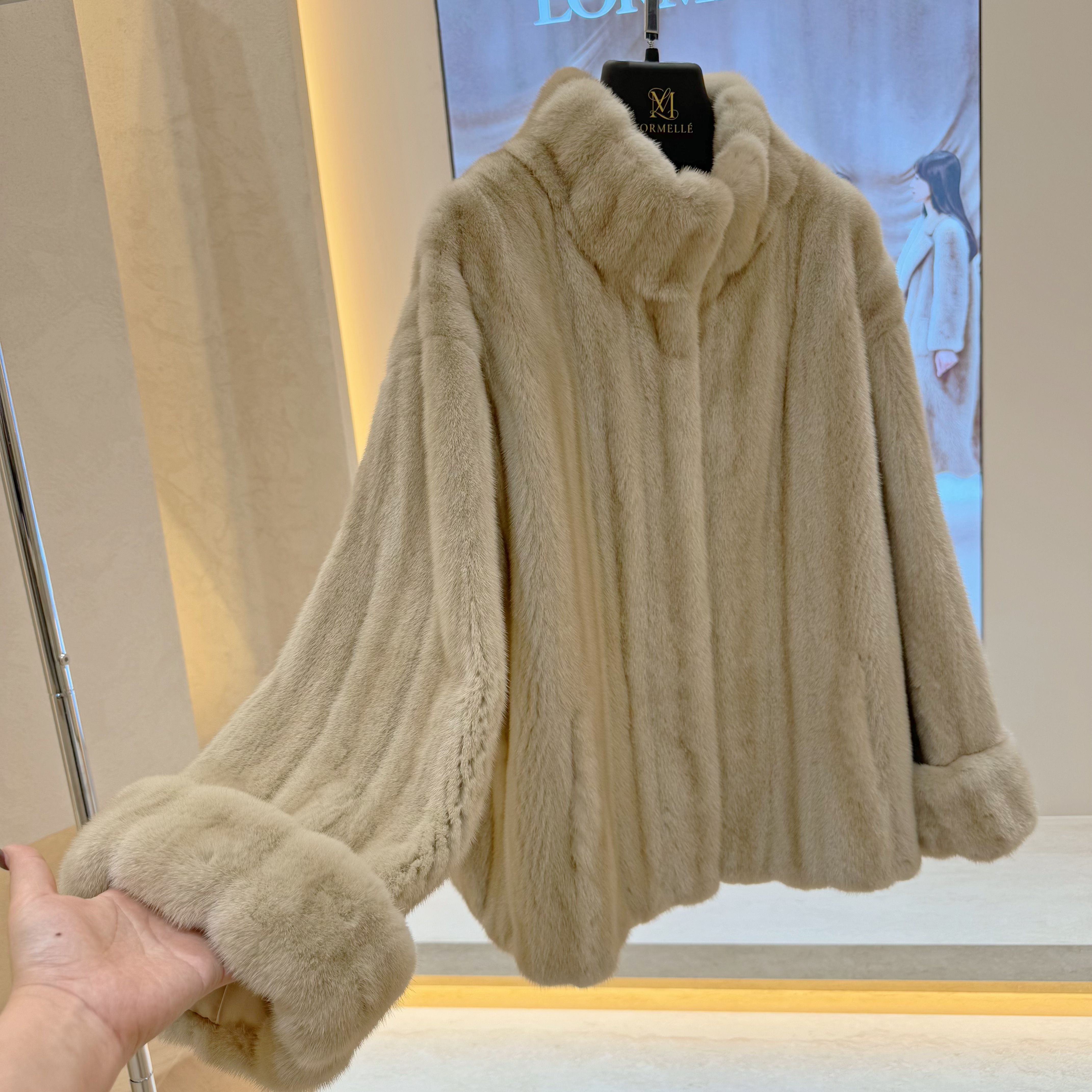 珞媄卢浮水貂皮南瓜袖女外套